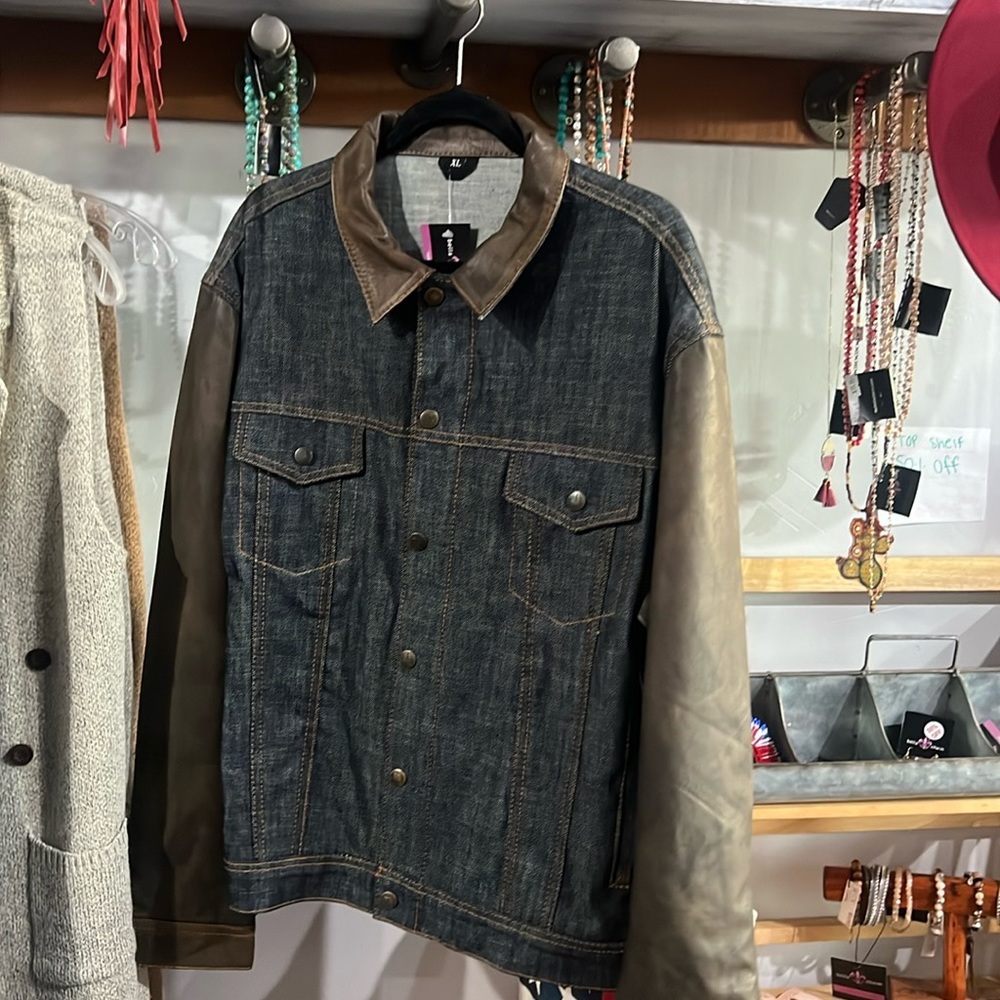 Men’s jean jacket with leather sleeves and leather collar